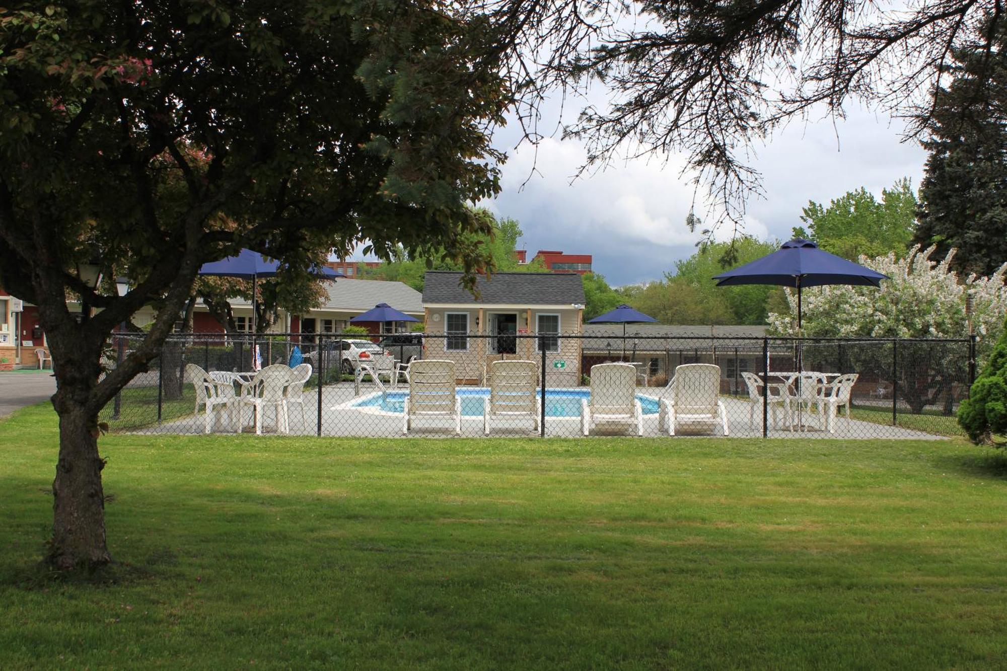 פיטספילד Berkshire Inn מראה חיצוני תמונה