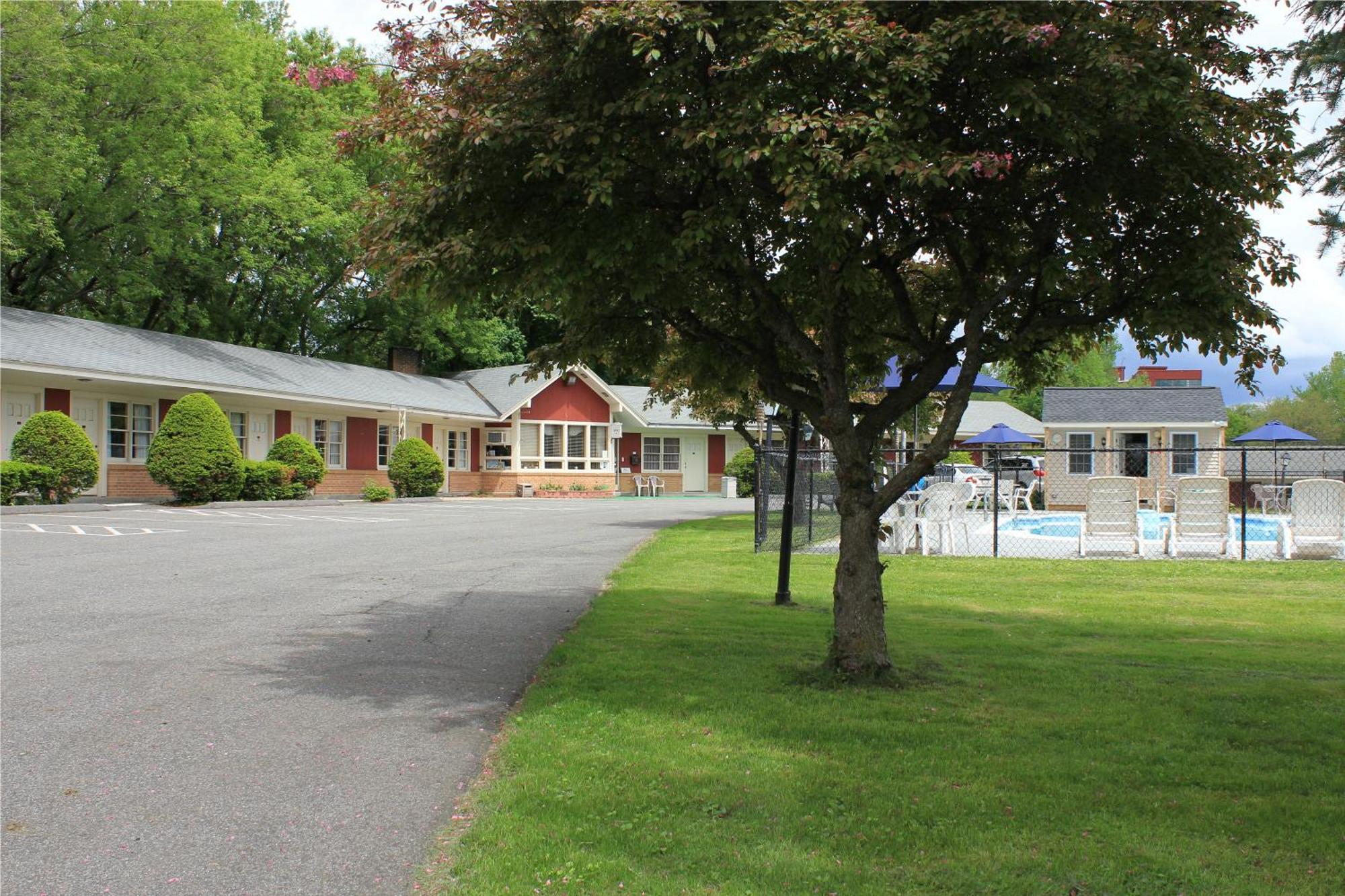 פיטספילד Berkshire Inn מראה חיצוני תמונה