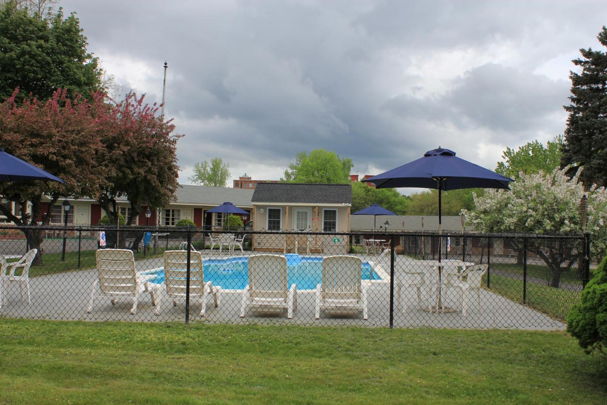 פיטספילד Berkshire Inn מראה חיצוני תמונה