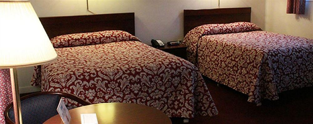 פיטספילד Berkshire Inn מראה חיצוני תמונה