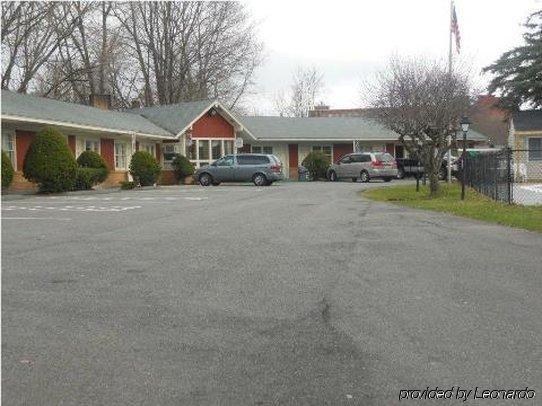 פיטספילד Berkshire Inn מראה חיצוני תמונה