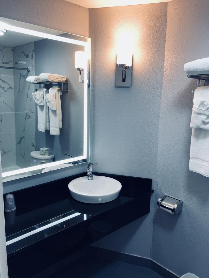 פיטספילד Berkshire Inn מראה חיצוני תמונה