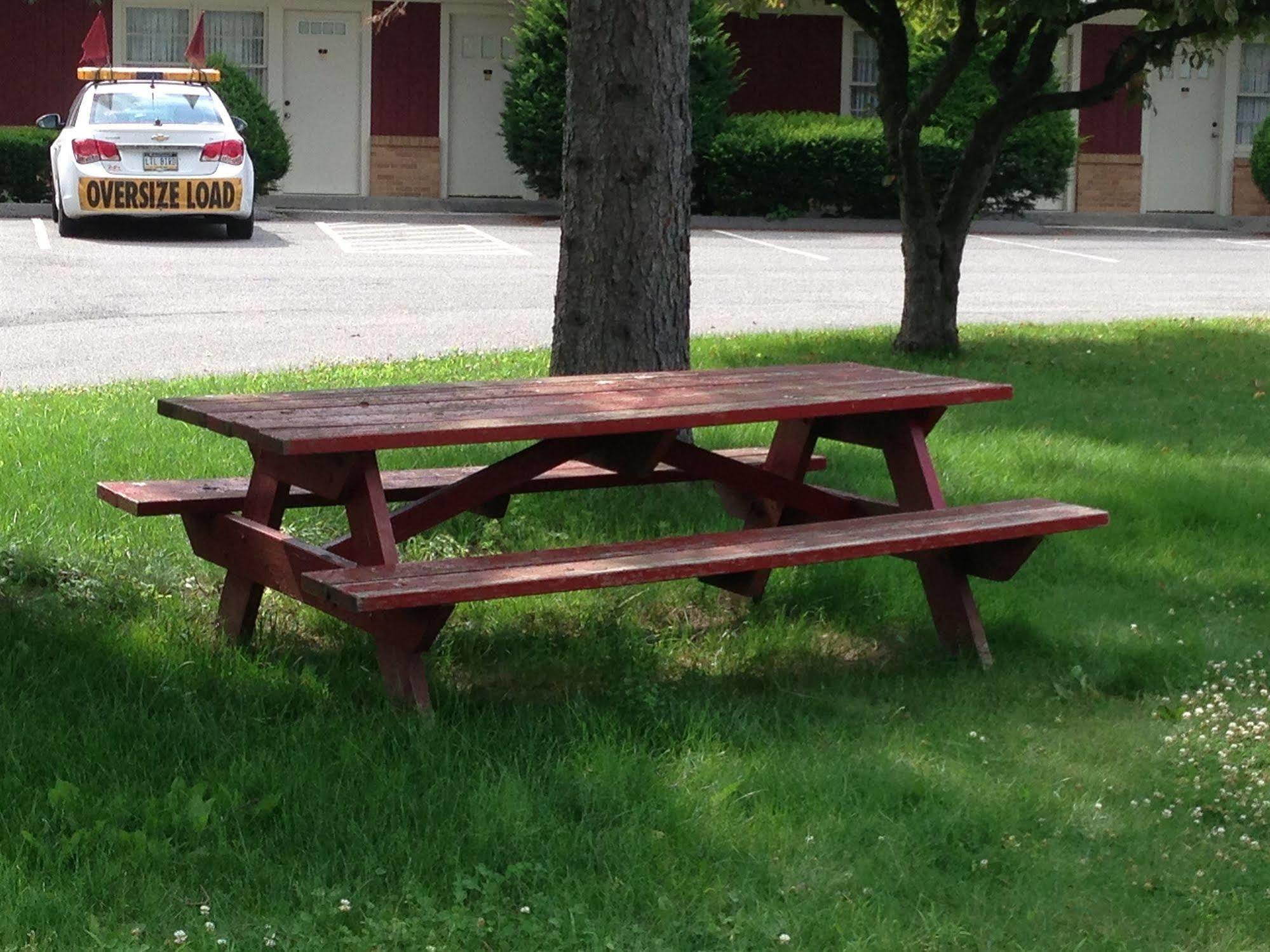פיטספילד Berkshire Inn מראה חיצוני תמונה